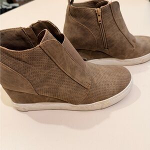 Stylish Tan Ankle Boots for Women